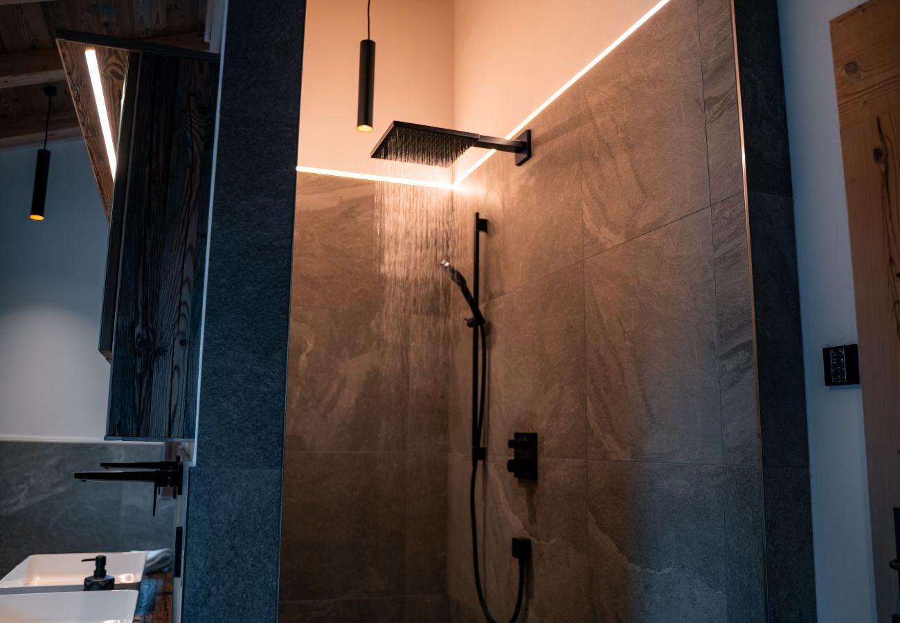 Ferienwohnung in Ried im Zillertal - Chalet WildRuh - Hirschen Suite